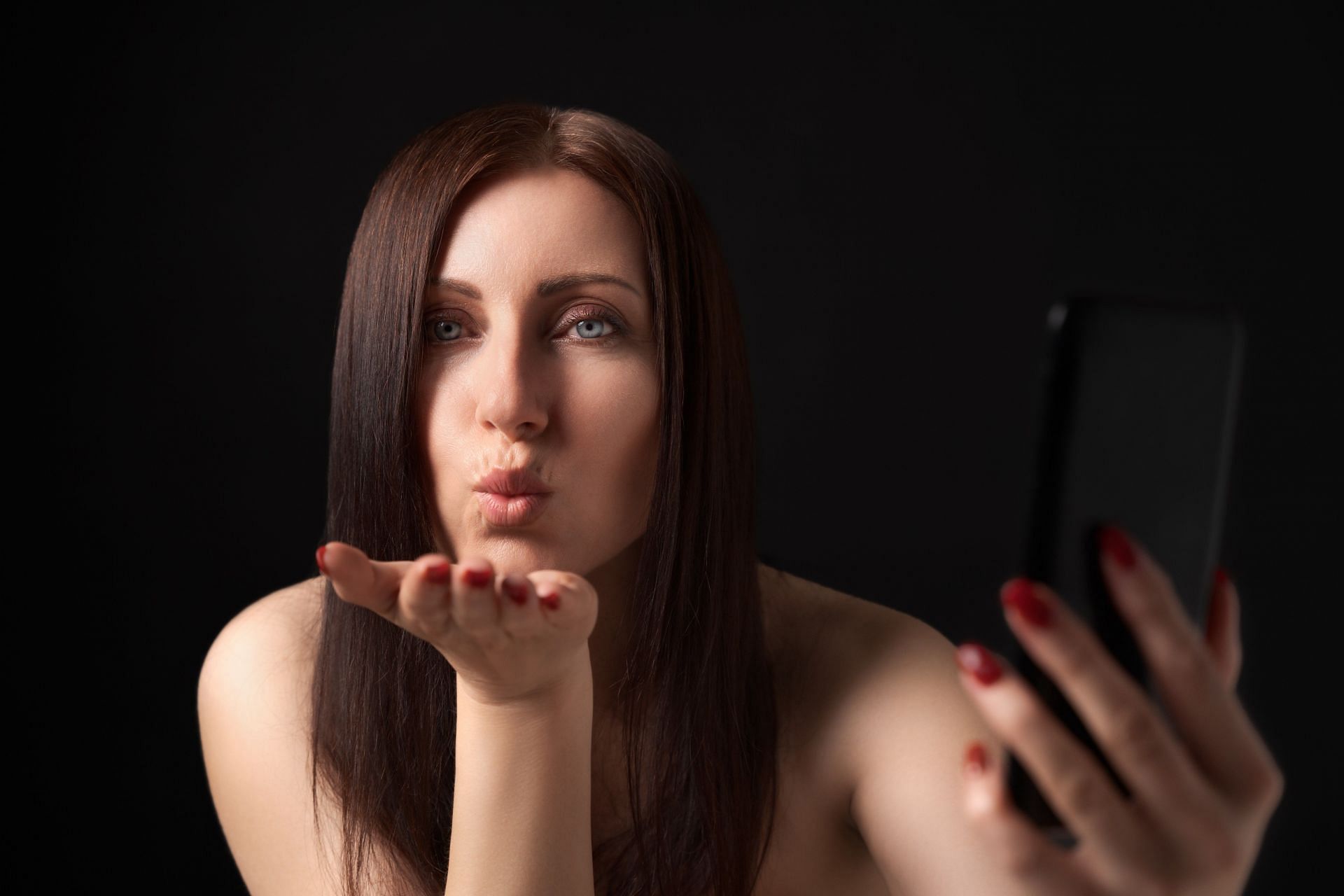 Attention-seeking behavior is can be considered unhealthy by many. (Image via Vecteezy/Alexander Piragis)
